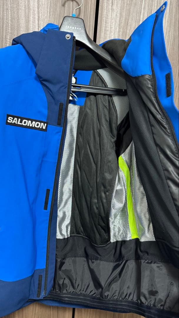 今シーズンモデル　オンヨネスキーウェア 上下　サロモンプリント入り