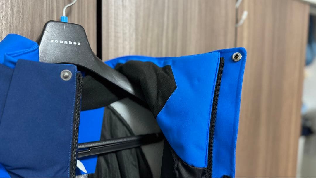 今シーズンモデル　オンヨネスキーウェア 上下　サロモンプリント入り