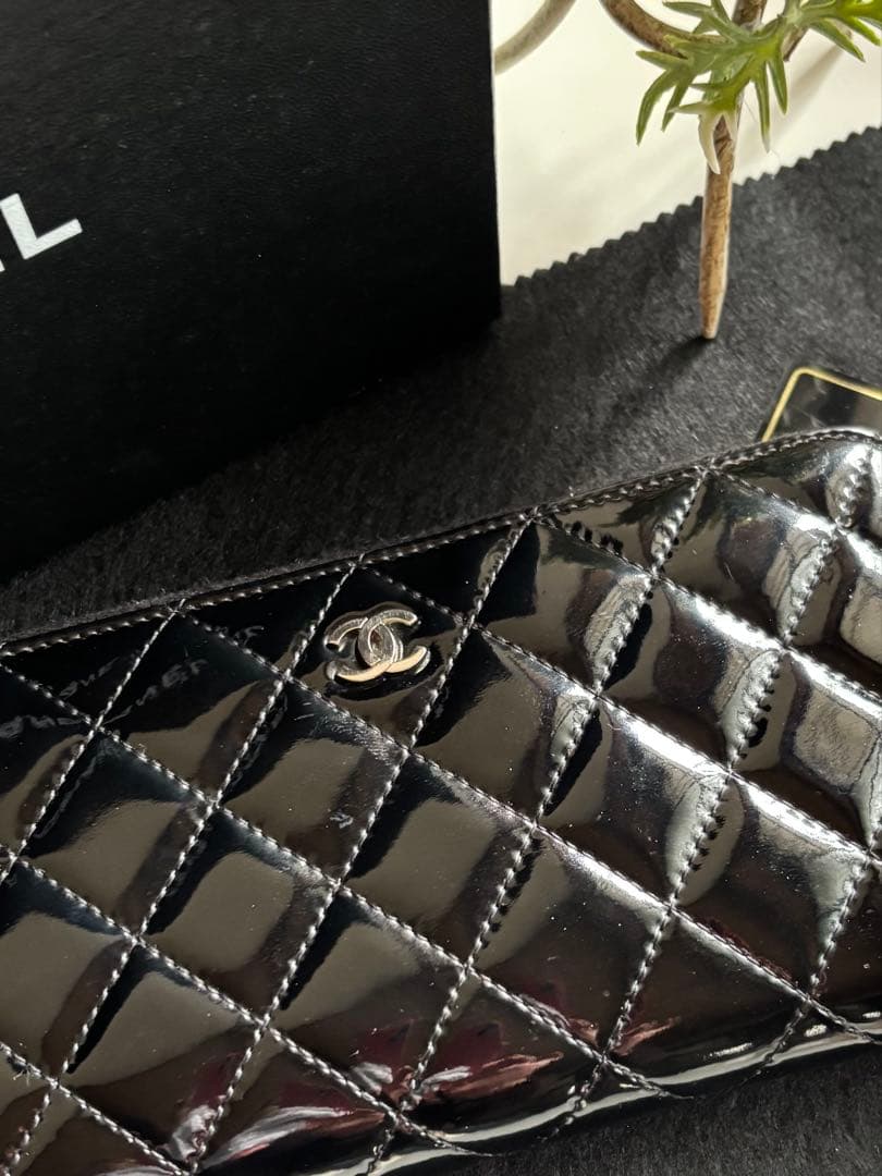 CHANEL ブラック パテントレザー 長財布