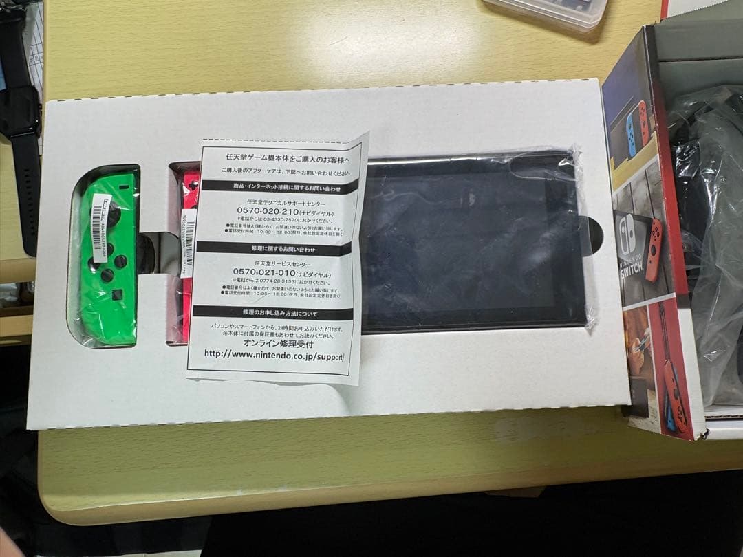 Nintendo Switch 本体 Joy-Conネオングリーン・ネオンピンク