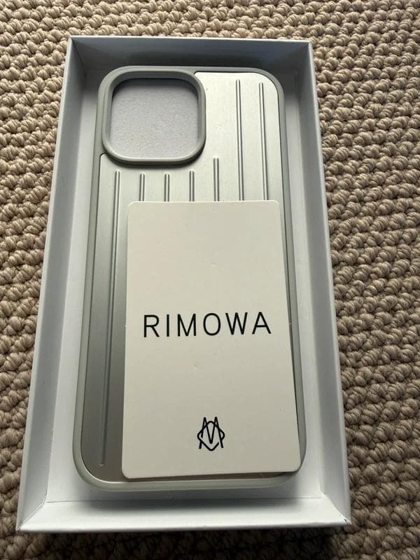 RIMOWA iPhone16 pro 用ケース シルバー