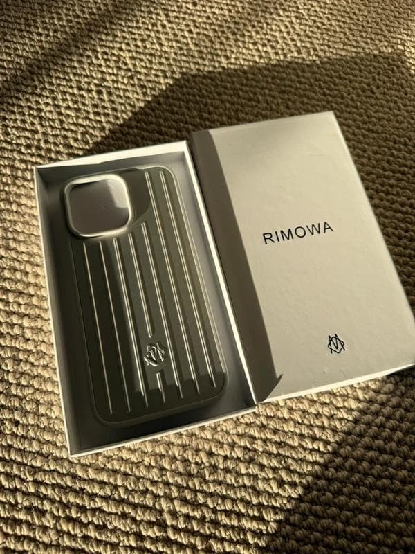 RIMOWA iPhone16 pro 用ケース シルバー