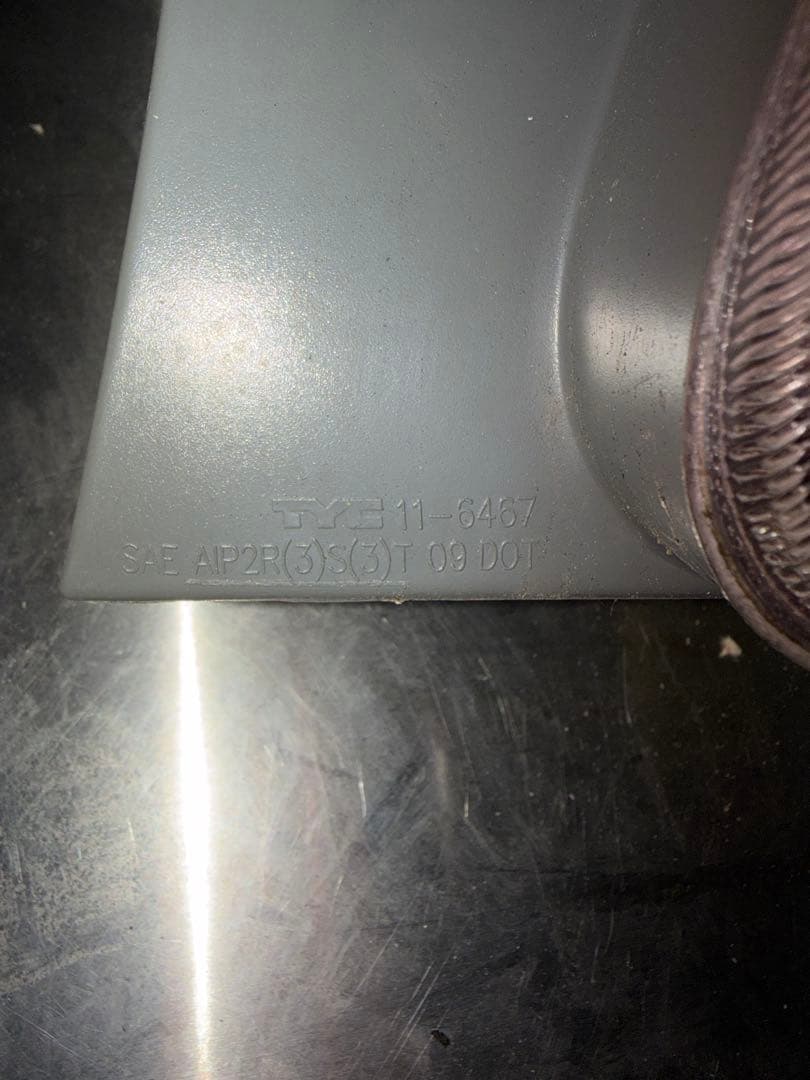 プリウスアルファ前期USテールライト左右