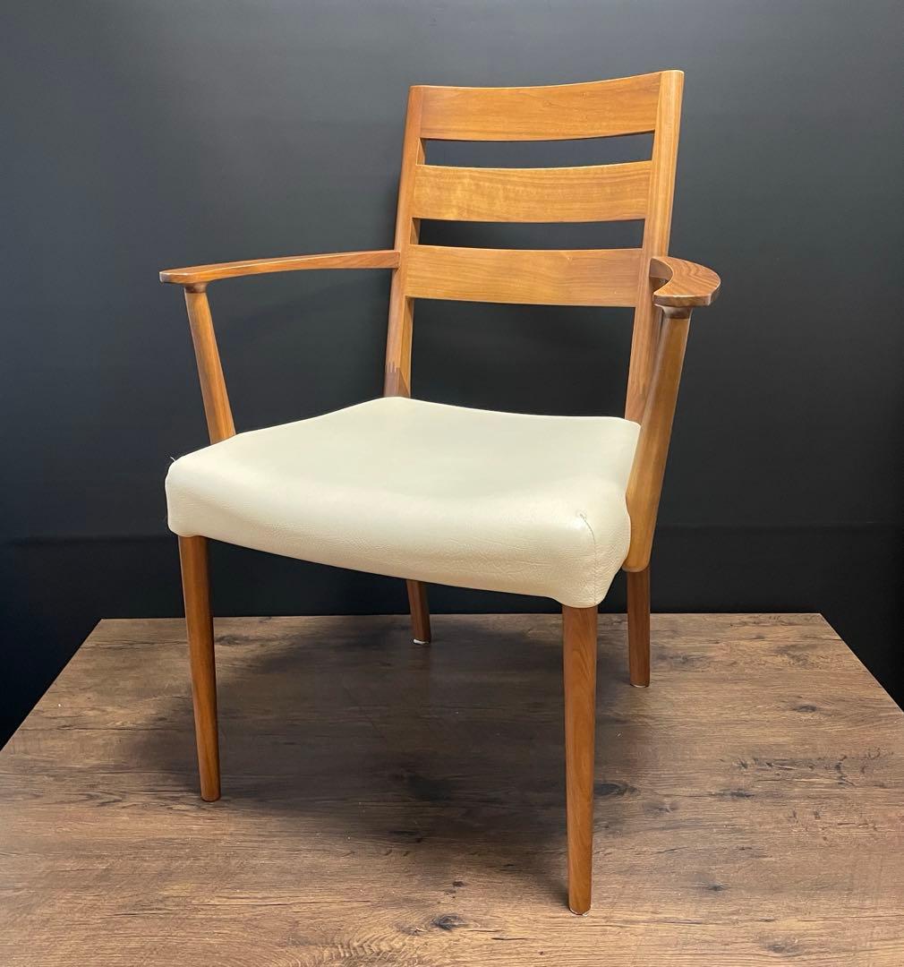 karimoku カリモク家具　ダイニングチェア CT61モデル 肘付き
