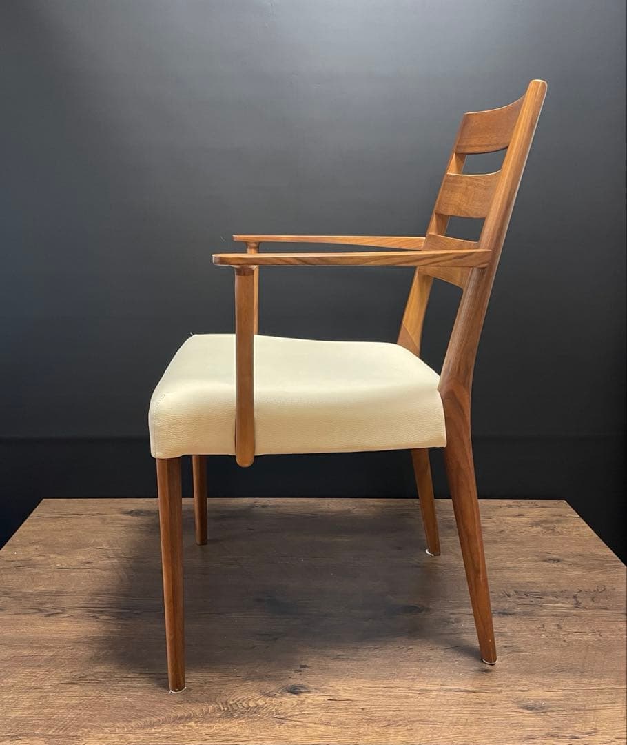 karimoku カリモク家具　ダイニングチェア CT61モデル 肘付き