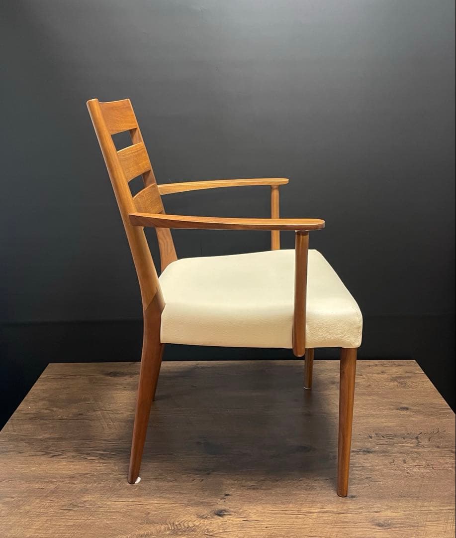 karimoku カリモク家具　ダイニングチェア CT61モデル 肘付き