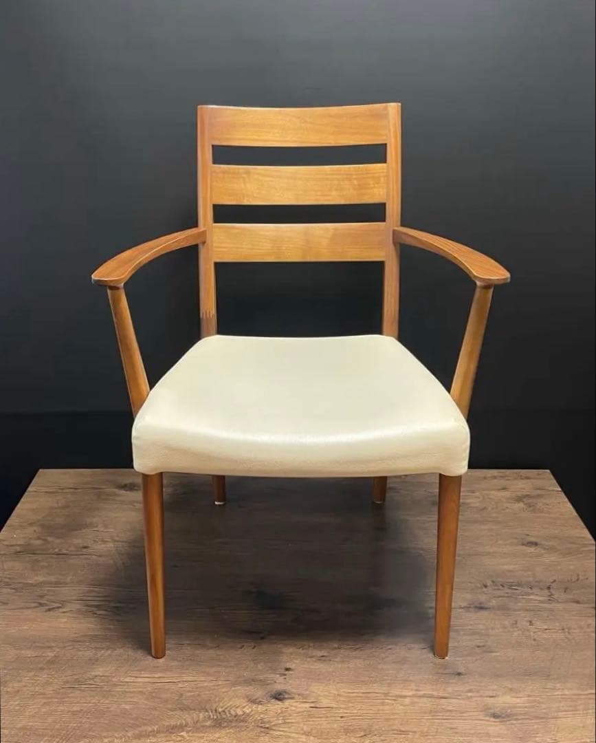 karimoku カリモク家具　ダイニングチェア CT61モデル 肘付き