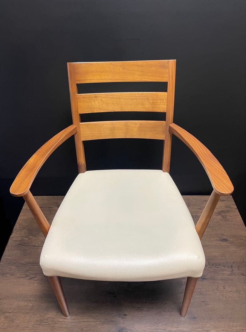 karimoku カリモク家具　ダイニングチェア CT61モデル 肘付き