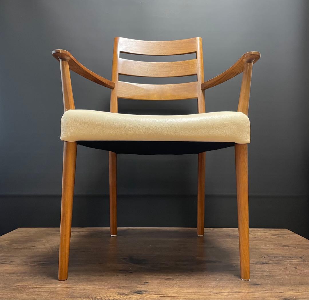 karimoku カリモク家具　ダイニングチェア CT61モデル 肘付き