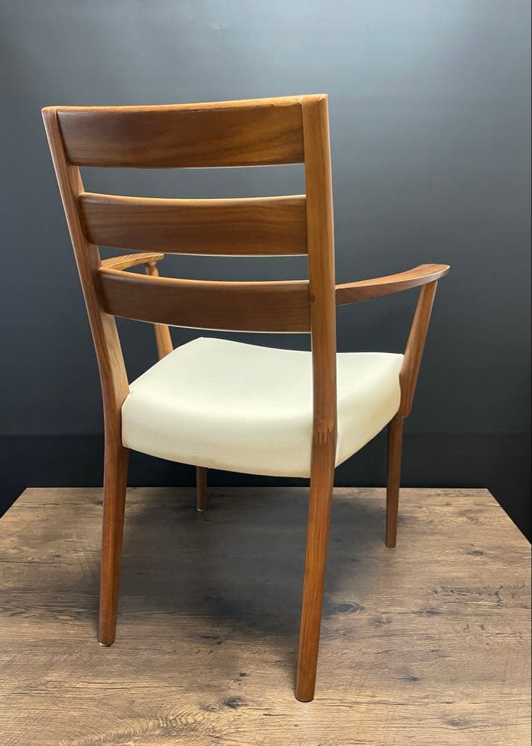 karimoku カリモク家具　ダイニングチェア CT61モデル 肘付き