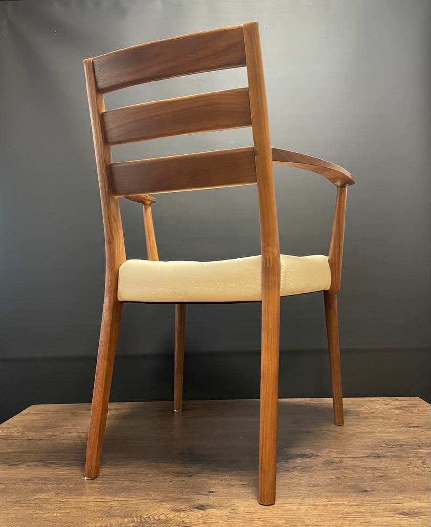 karimoku カリモク家具　ダイニングチェア CT61モデル 肘付き