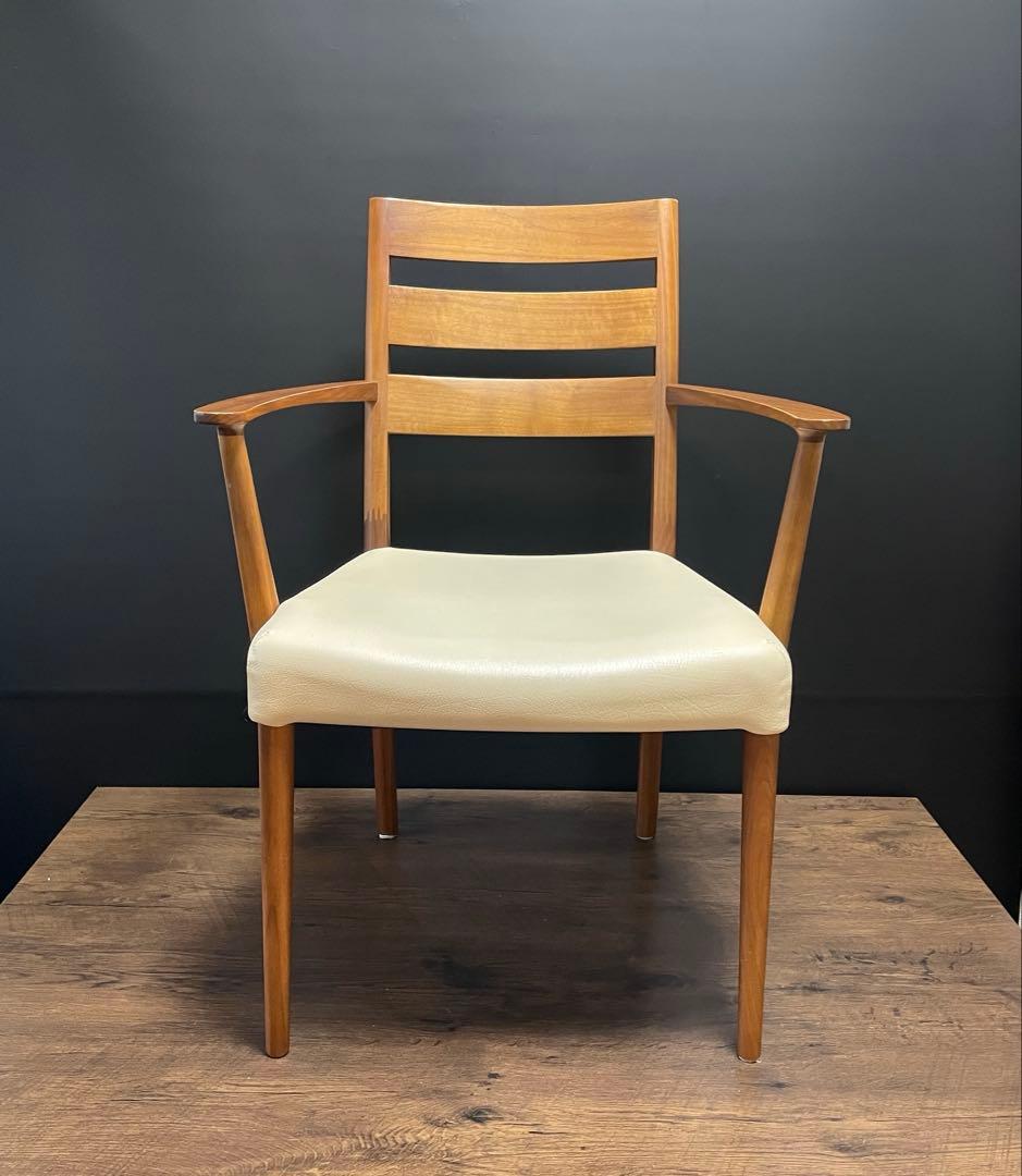 karimoku カリモク家具　ダイニングチェア CT61モデル 肘付き