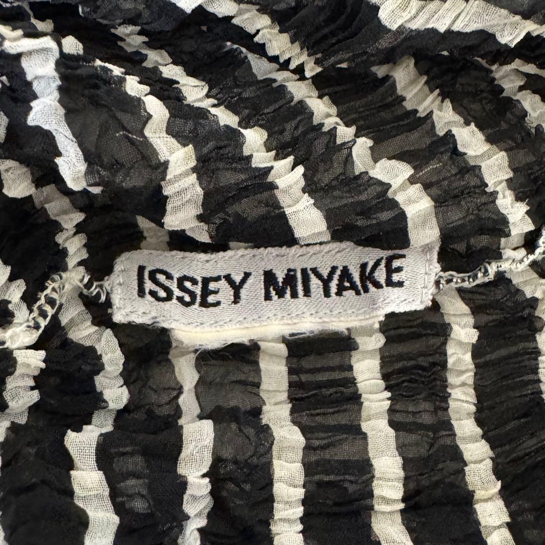 美品✨ISSEY MIYAKE プリーツ　ハイネック　黒　白　ハイネック