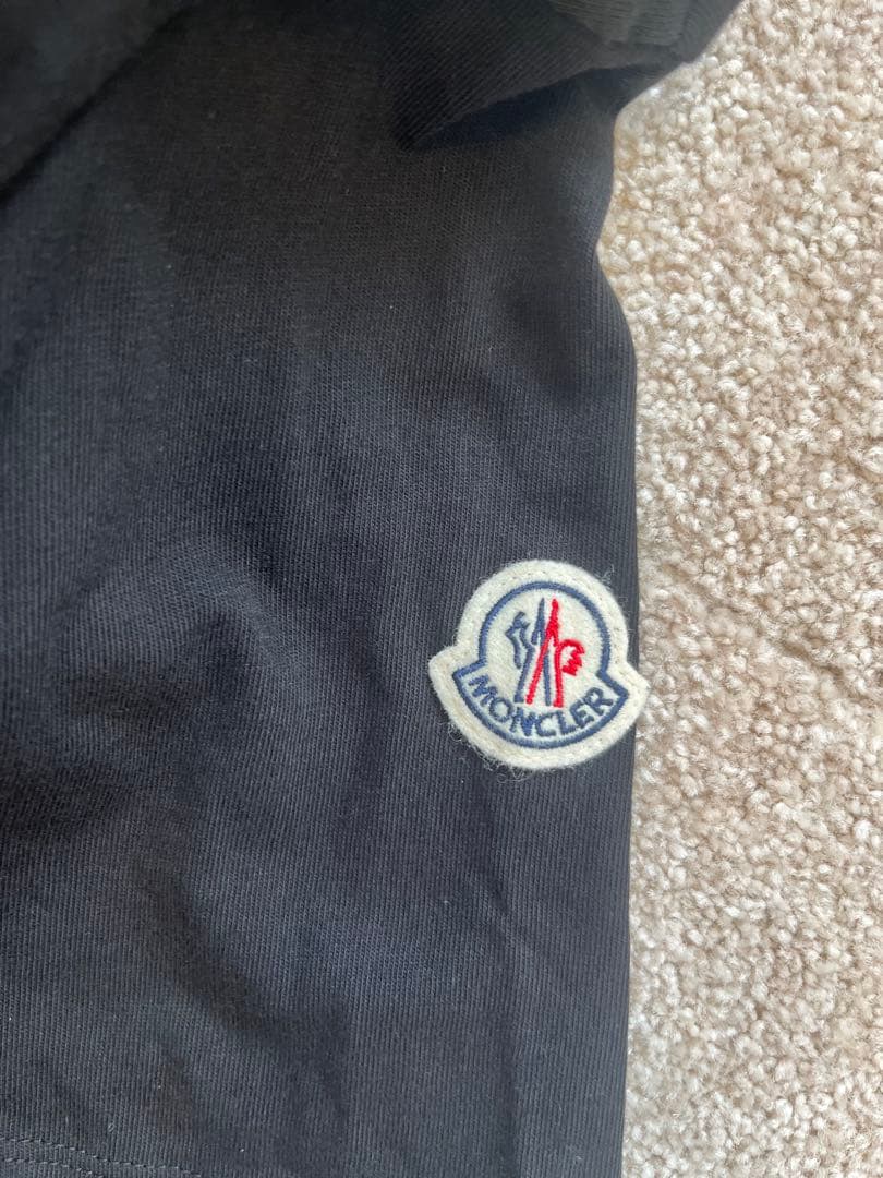 着用4回　モンクレール レタリングロゴ ネック 首ロゴ ワッペン Tシャツ