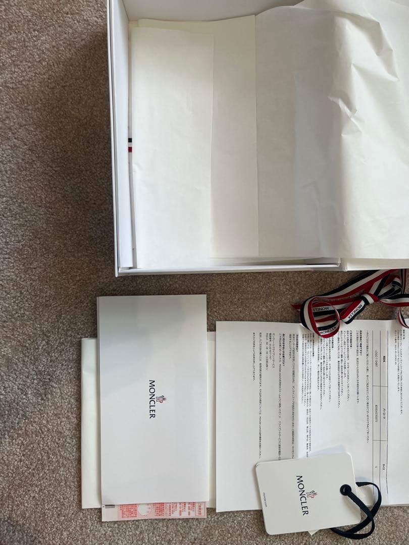 着用4回　モンクレール レタリングロゴ ネック 首ロゴ ワッペン Tシャツ