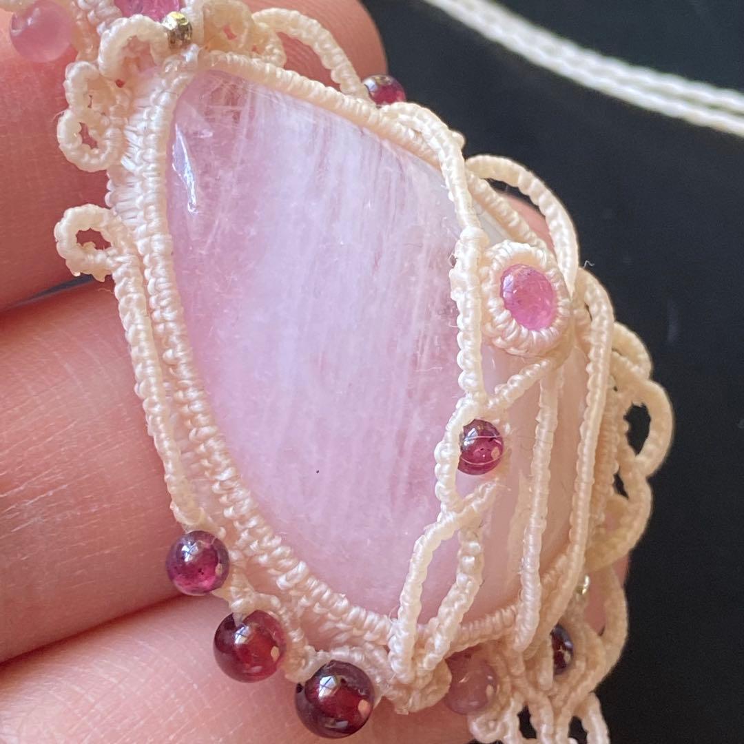 (みきの)♡大粒モルガナイト×2種類のピンクルビーのマクラメネックレス