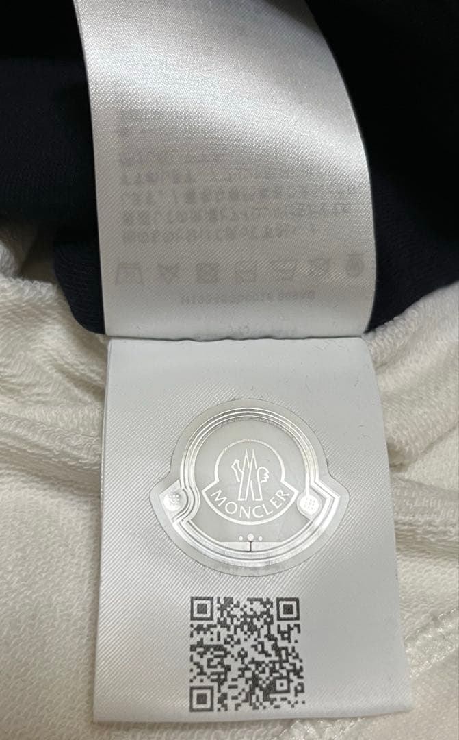 モンクレール　トレーナー　14A レディースMくらい　ホワイト系　スエット