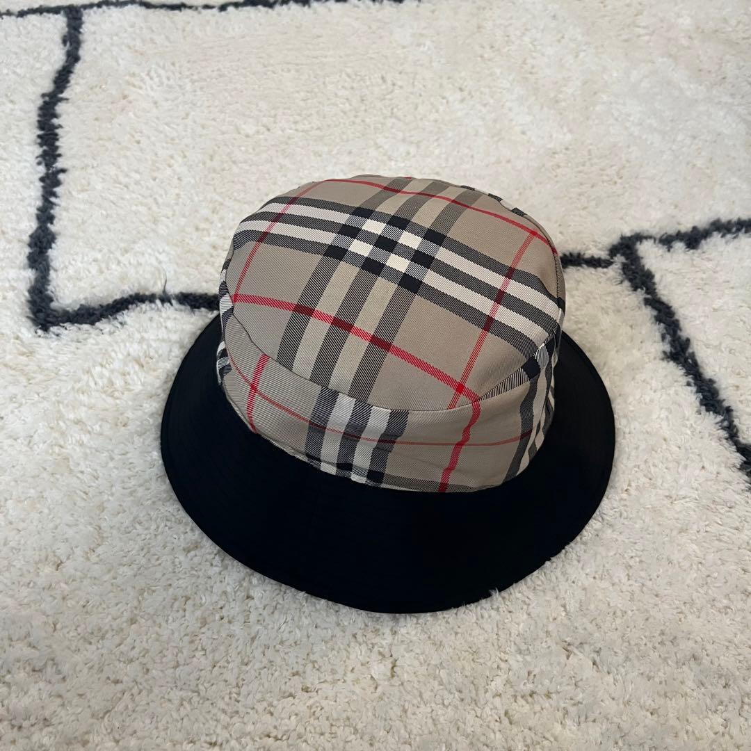 Burberry ブラック リバーシブルバケットハット