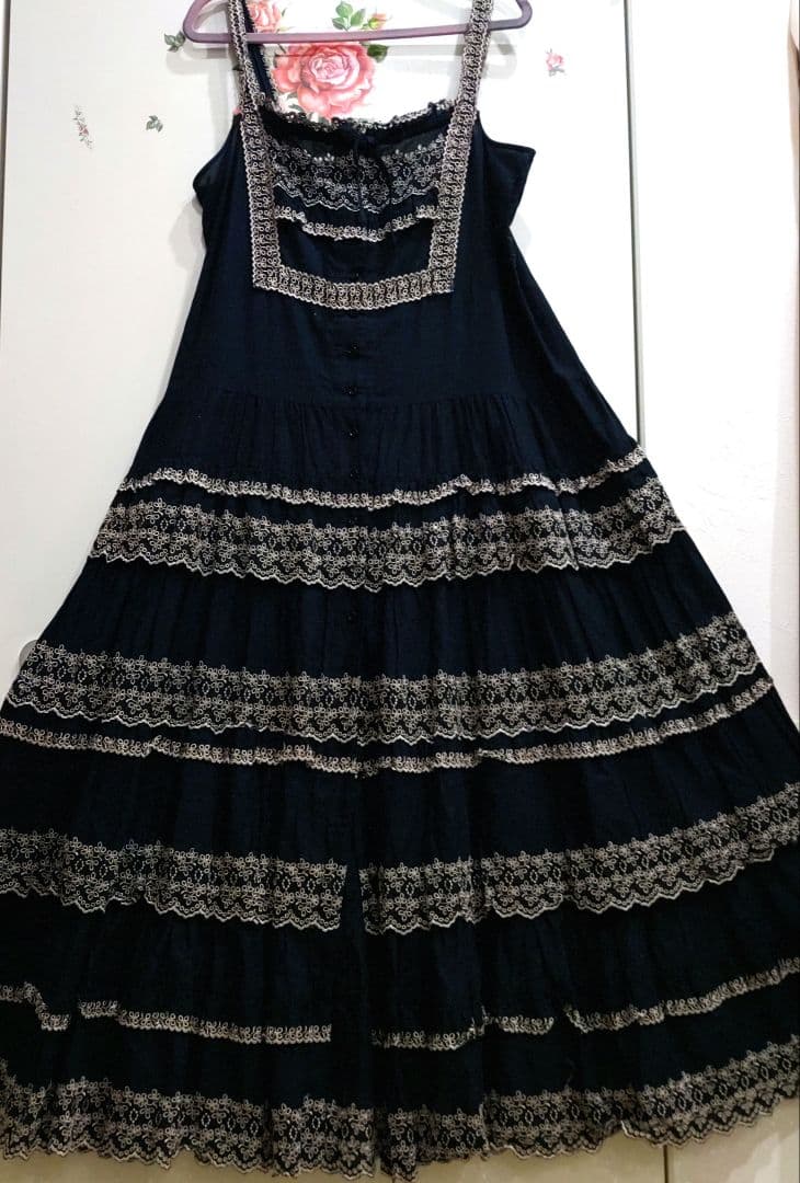 ピンクハウス　段々ワンピース　カットワーク、花刺繍入　濃紺✕ピンク