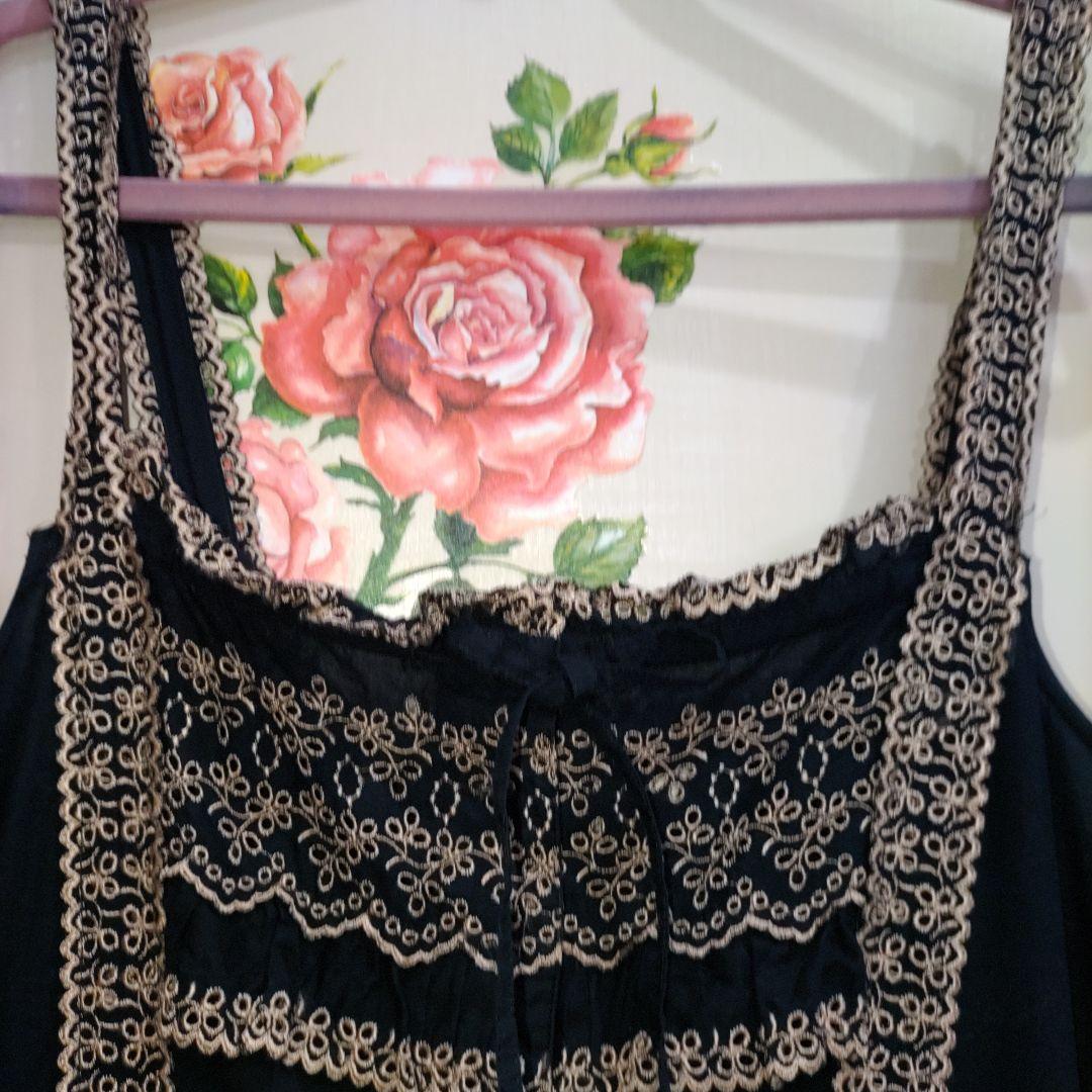 ピンクハウス　段々ワンピース　カットワーク、花刺繍入　濃紺✕ピンク