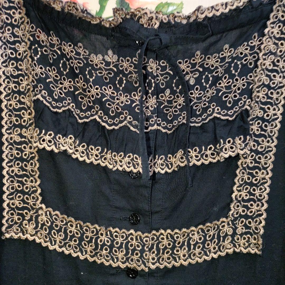 ピンクハウス　段々ワンピース　カットワーク、花刺繍入　濃紺✕ピンク