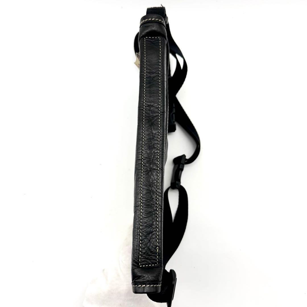 Vivienne　ショルダーバック　斜め掛け　黒　レザー　オーブ型押し　デカロゴ