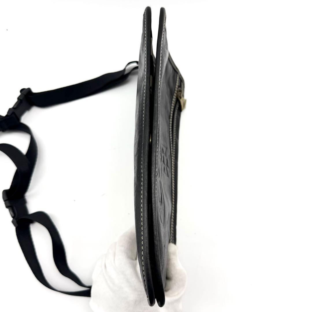 Vivienne　ショルダーバック　斜め掛け　黒　レザー　オーブ型押し　デカロゴ