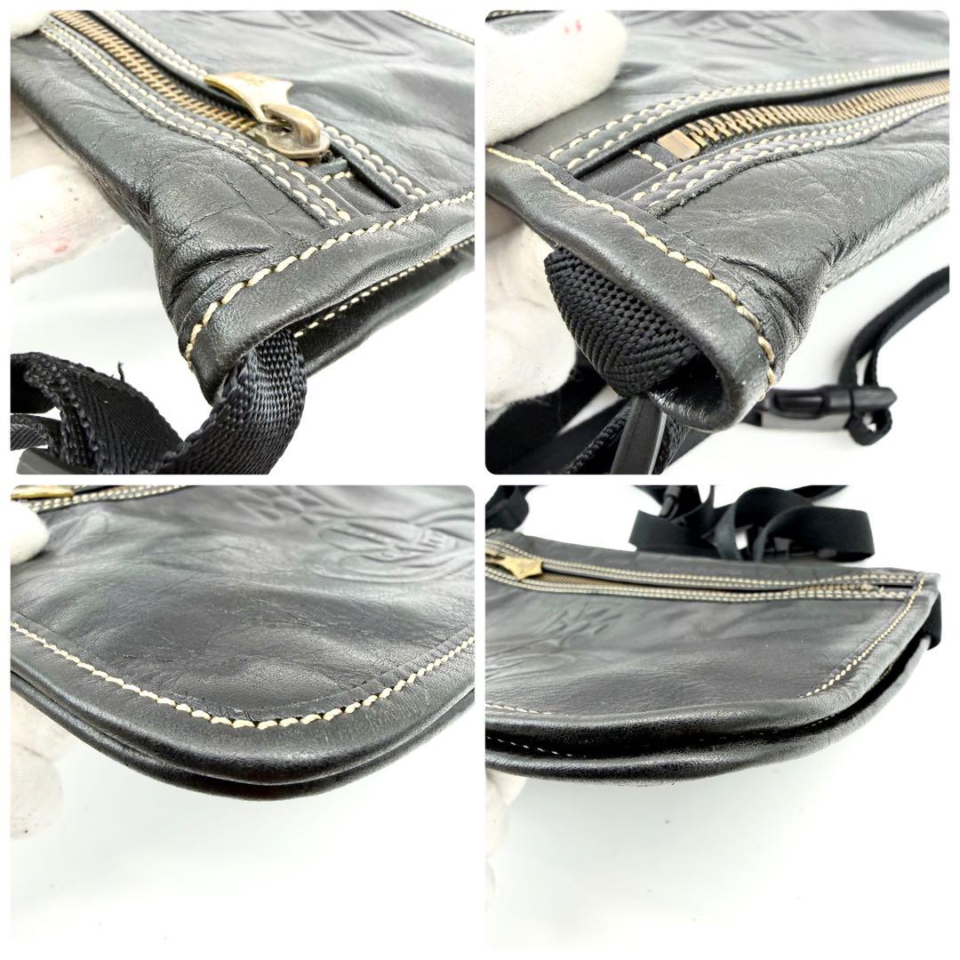 Vivienne　ショルダーバック　斜め掛け　黒　レザー　オーブ型押し　デカロゴ