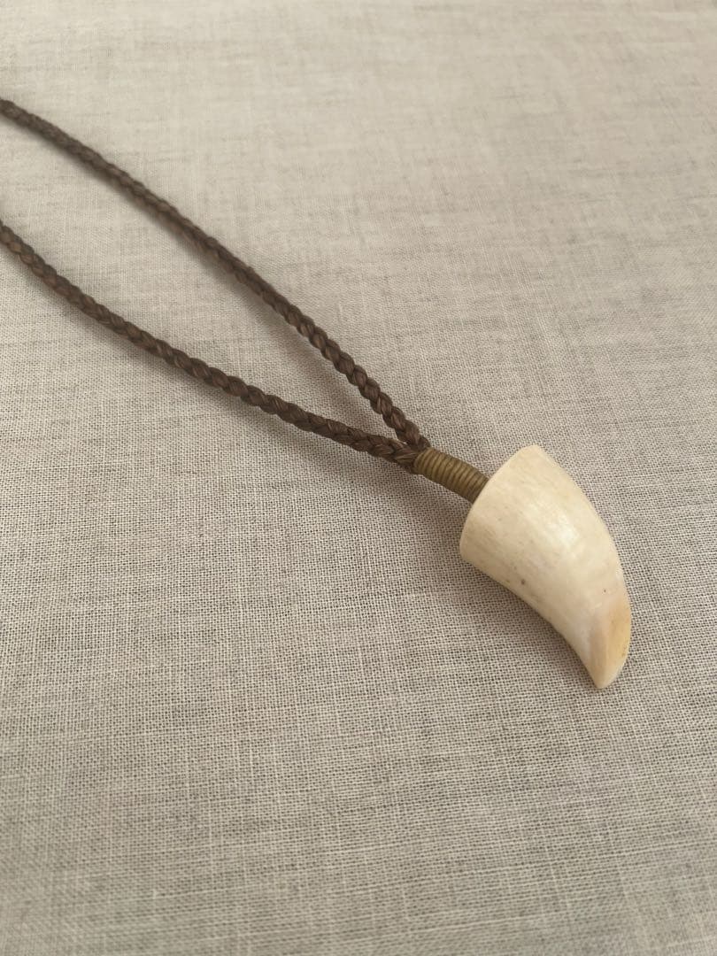 EIGHT BALL 8 ボーンカービング　　歯　ネックレス