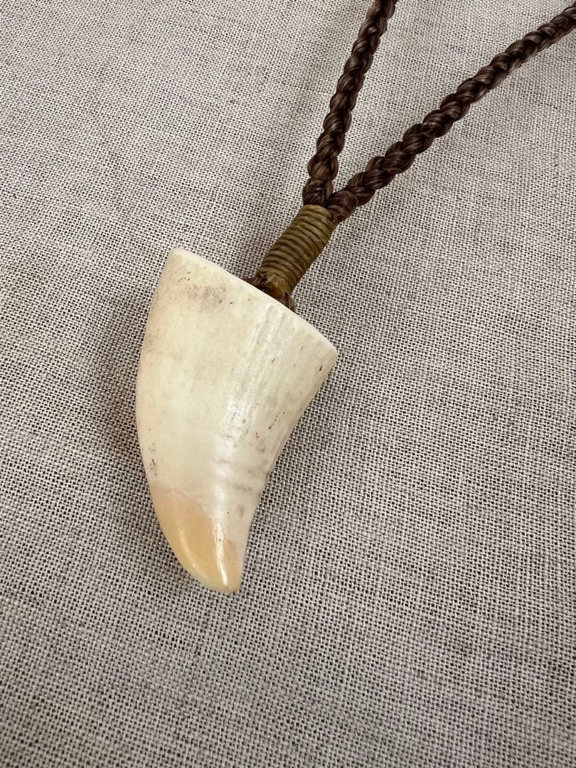 EIGHT BALL 8 ボーンカービング　　歯　ネックレス