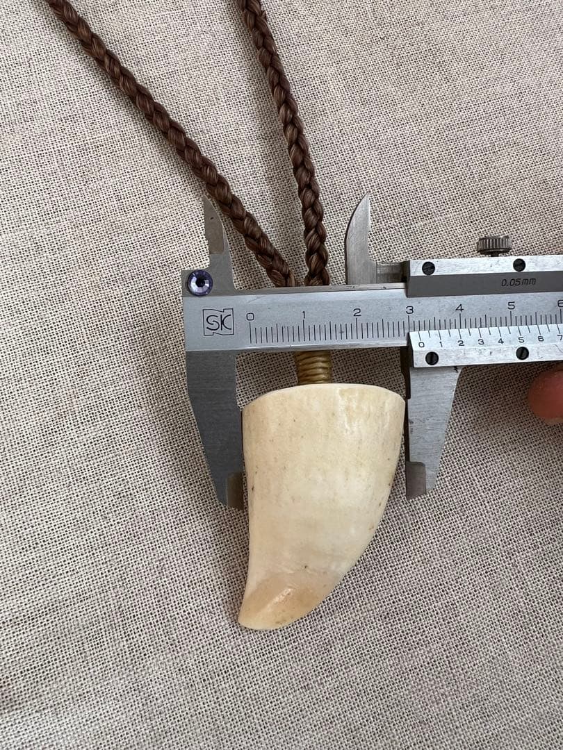 EIGHT BALL 8 ボーンカービング　　歯　ネックレス