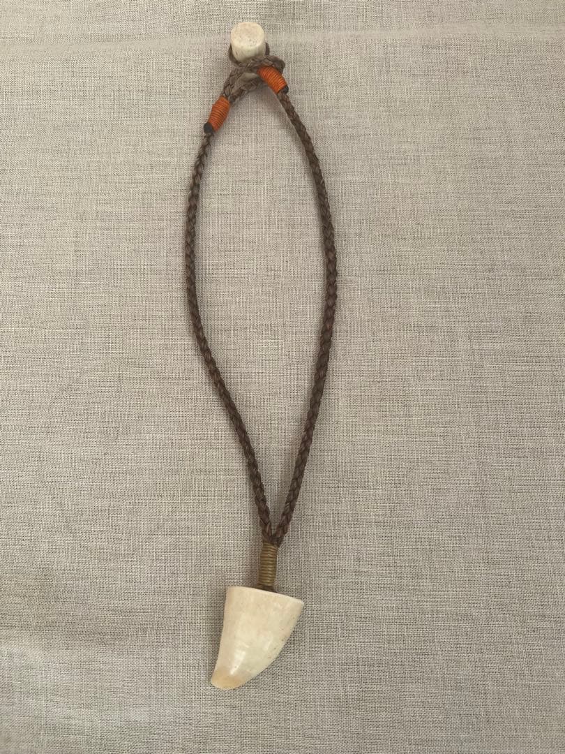 EIGHT BALL 8 ボーンカービング　　歯　ネックレス