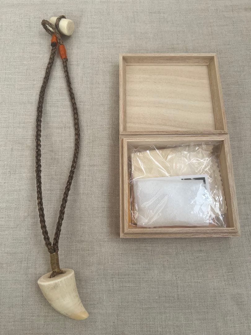 EIGHT BALL 8 ボーンカービング　　歯　ネックレス