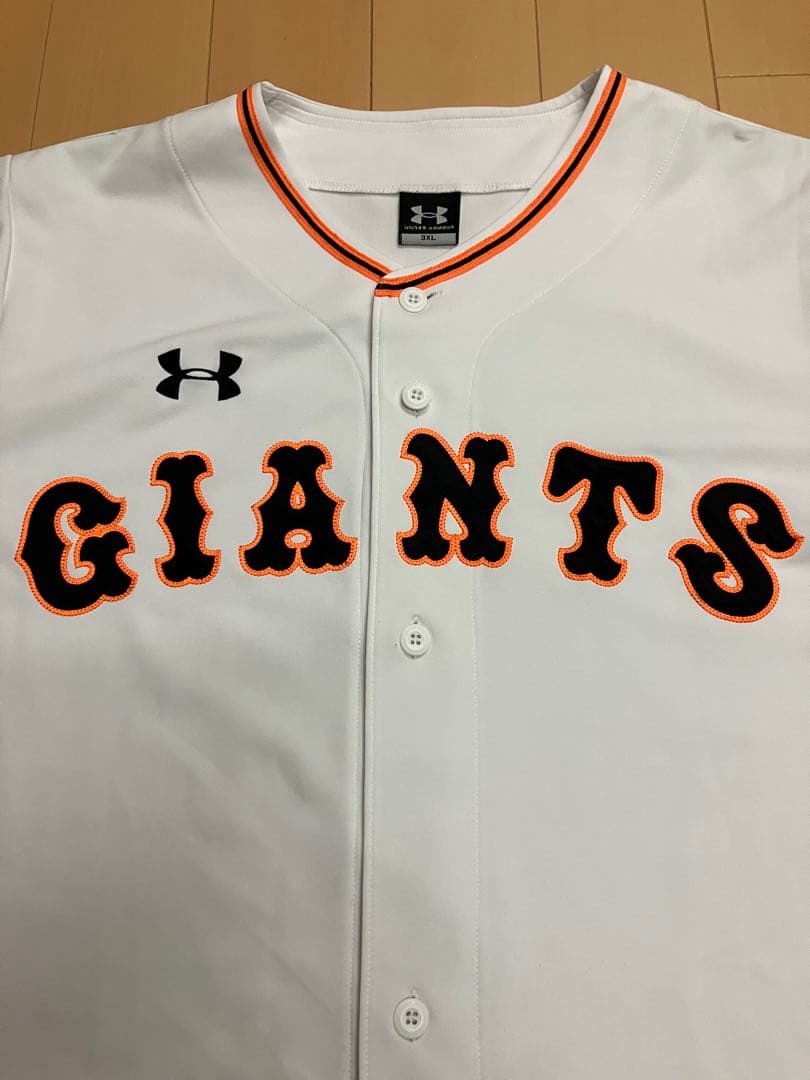 読売ジャイアンツ　読売巨人軍　ユニフォーム　無地　背番号無し　アンダーアーマー