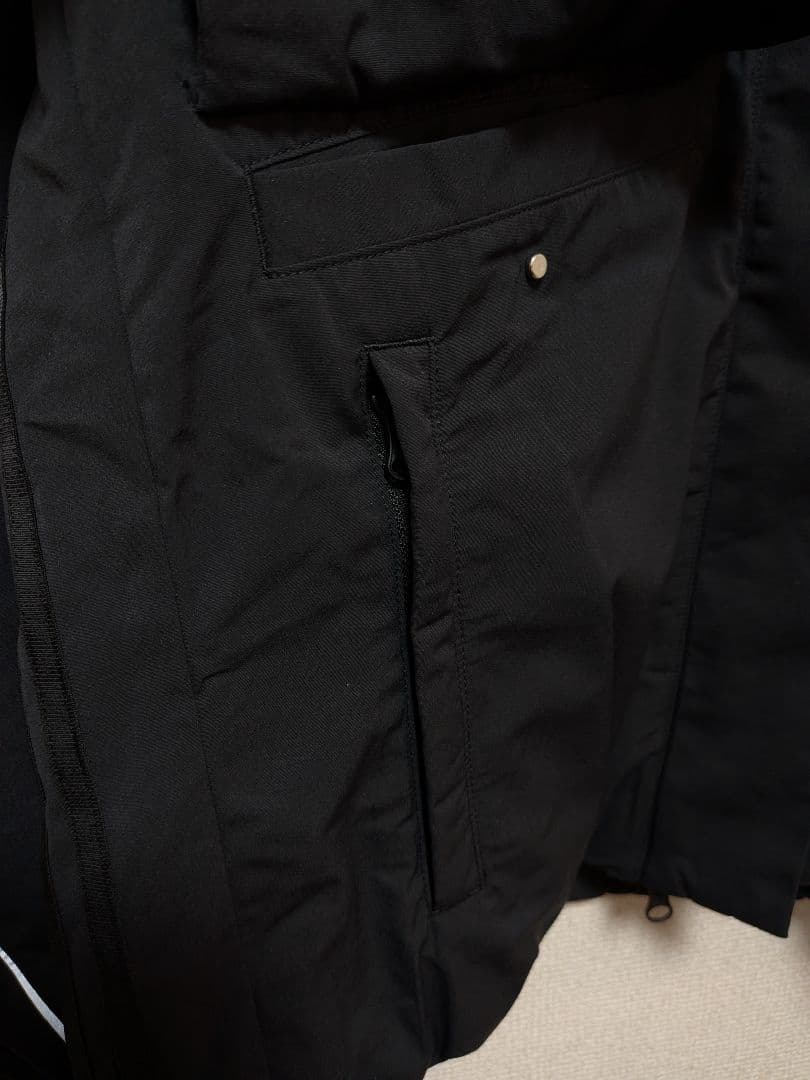 【adidas 】新品未使用 ブラック中綿 ジャケットタグ付きＬサイズ