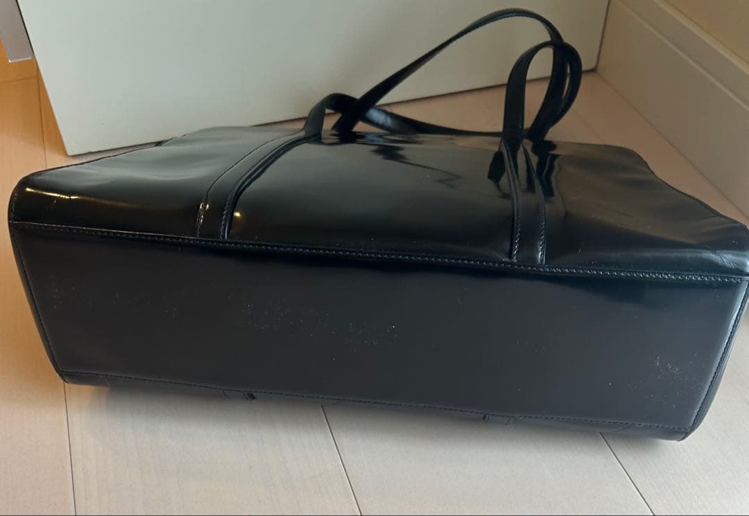 PRADA プラダ パテントレザー トートバッグ ハンドバッグ ロゴ型押し 黒