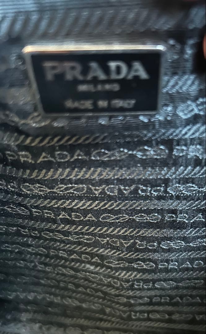 PRADA プラダ パテントレザー トートバッグ ハンドバッグ ロゴ型押し 黒