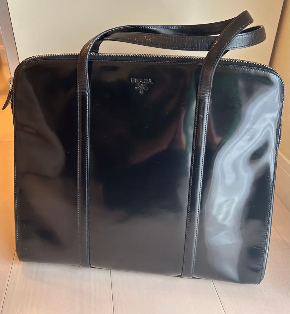 PRADA プラダ パテントレザー トートバッグ ハンドバッグ ロゴ型押し 黒