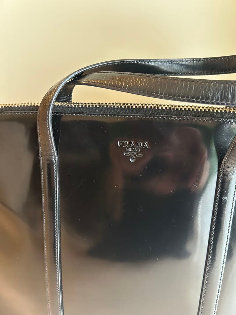 PRADA プラダ パテントレザー トートバッグ ハンドバッグ ロゴ型押し 黒