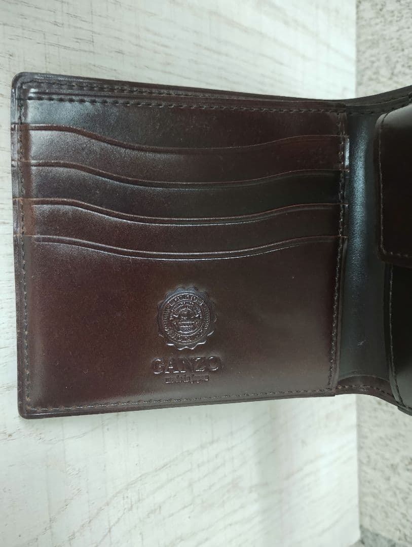 ガンゾ　コードバンルチダ　小銭入れ付き二つ折り財布