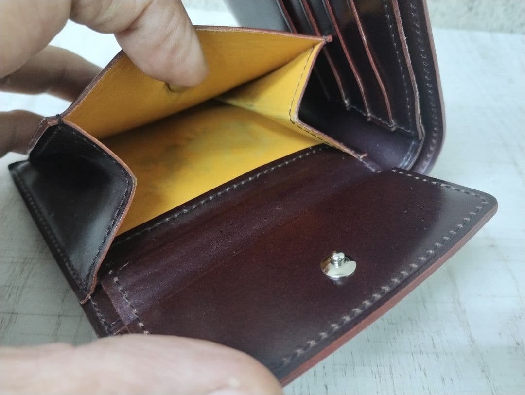 ガンゾ　コードバンルチダ　小銭入れ付き二つ折り財布