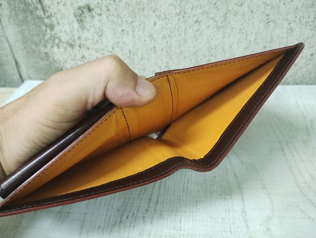 ガンゾ　コードバンルチダ　小銭入れ付き二つ折り財布