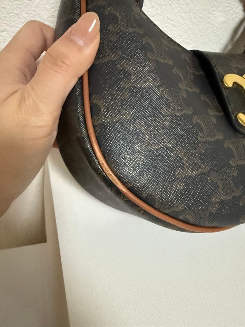 CELINE ミディアムAVA（アヴァ）トリオンフバック