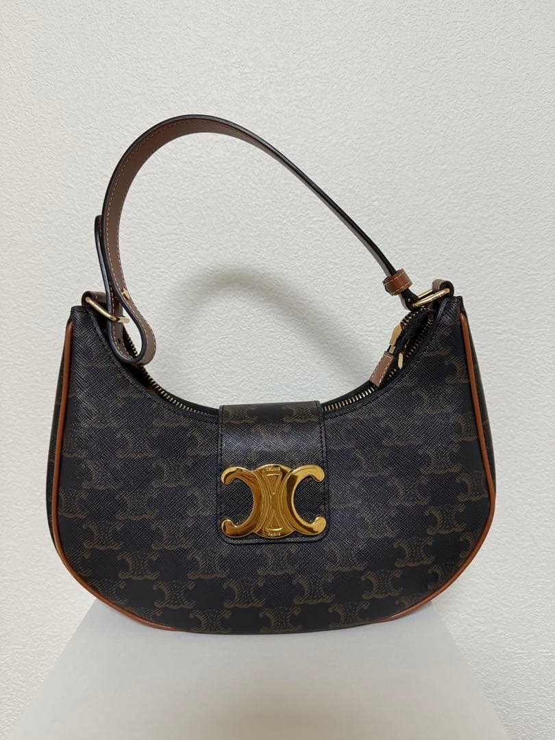 CELINE ミディアムAVA（アヴァ）トリオンフバック