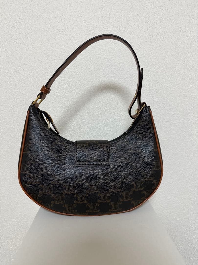 CELINE ミディアムAVA（アヴァ）トリオンフバック