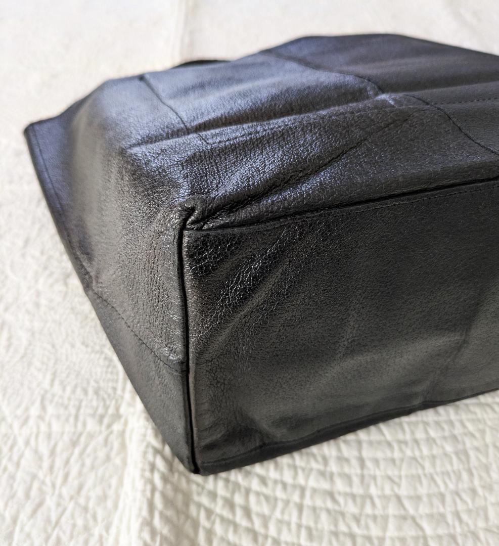 ヨーガンレール☆現行品☆豚革トートバッグ☆黒☆中サイズ☆美品です