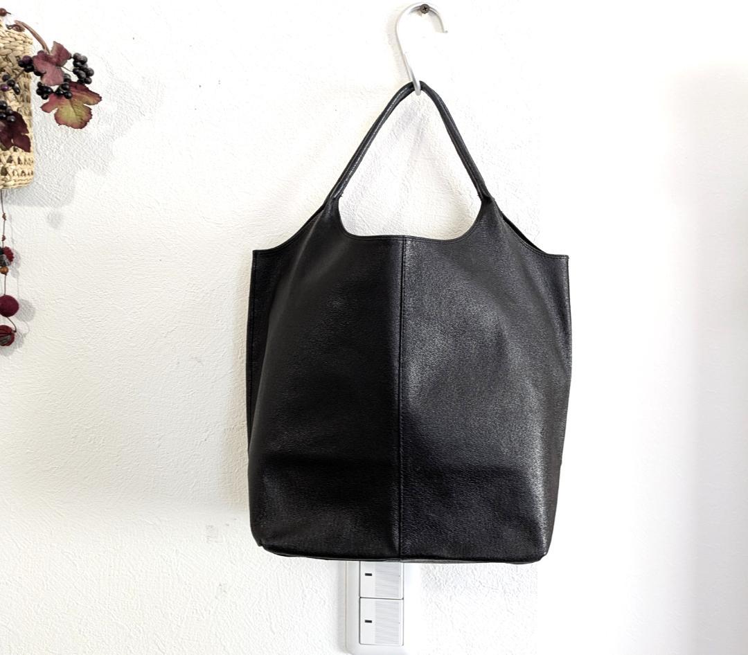 ヨーガンレール☆現行品☆豚革トートバッグ☆黒☆中サイズ☆美品です