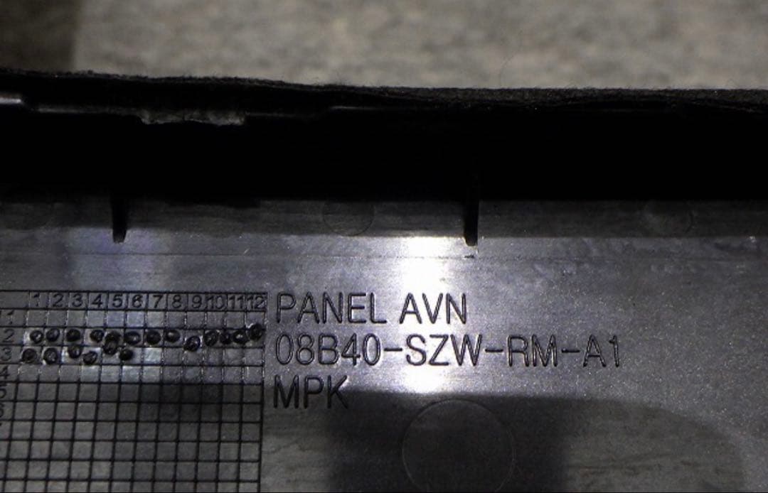 ホンダ　ステップワゴン RK オーディオパネル 9インチ純正ナビパネル　美品