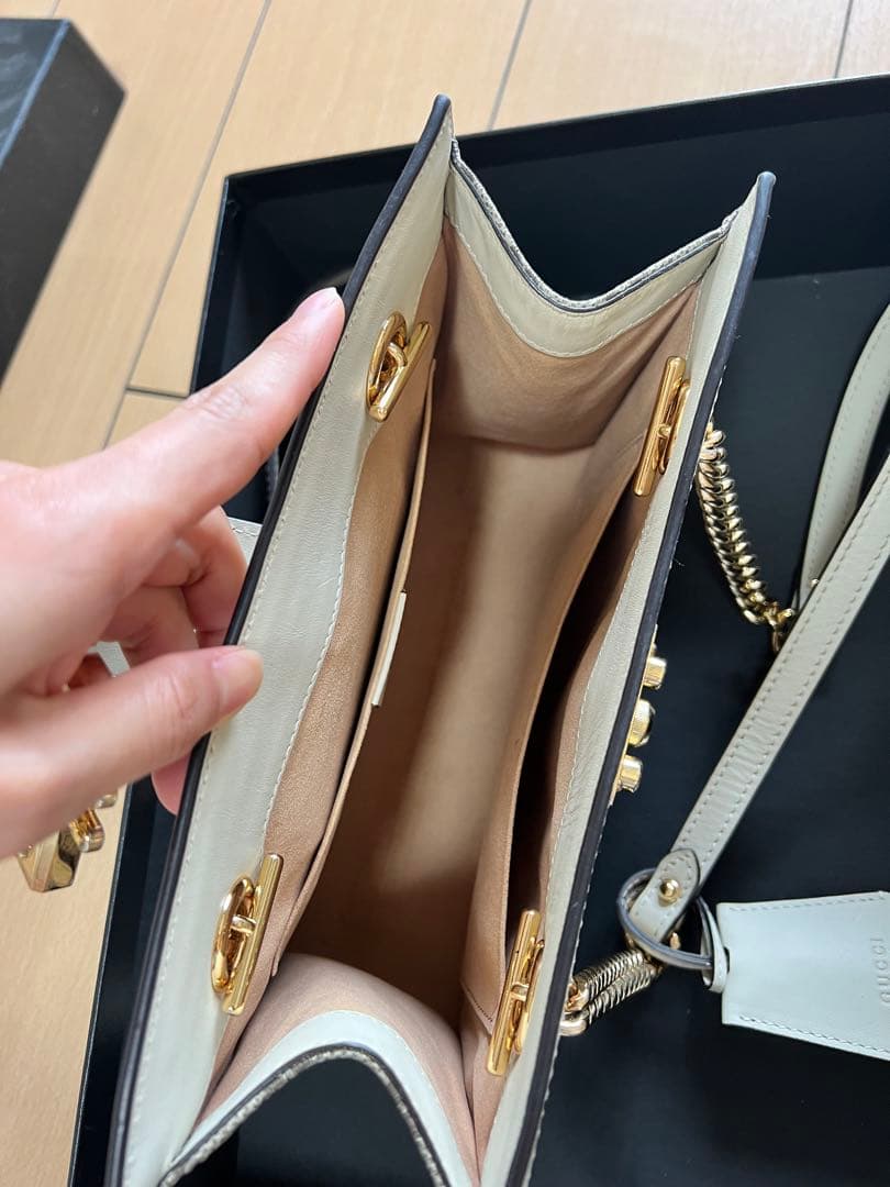 レディース　ショルダーバッグ ベージュ