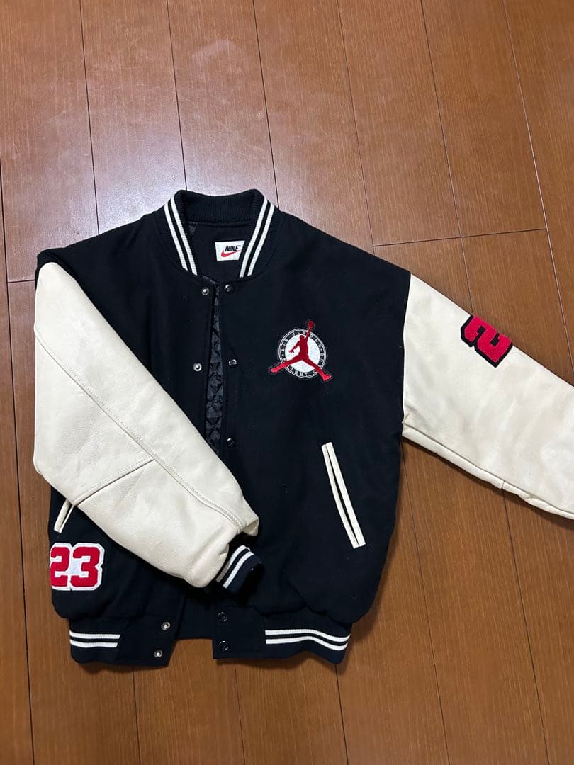 Nike Jordan スタジャン Lサイズ 黒/クリーム